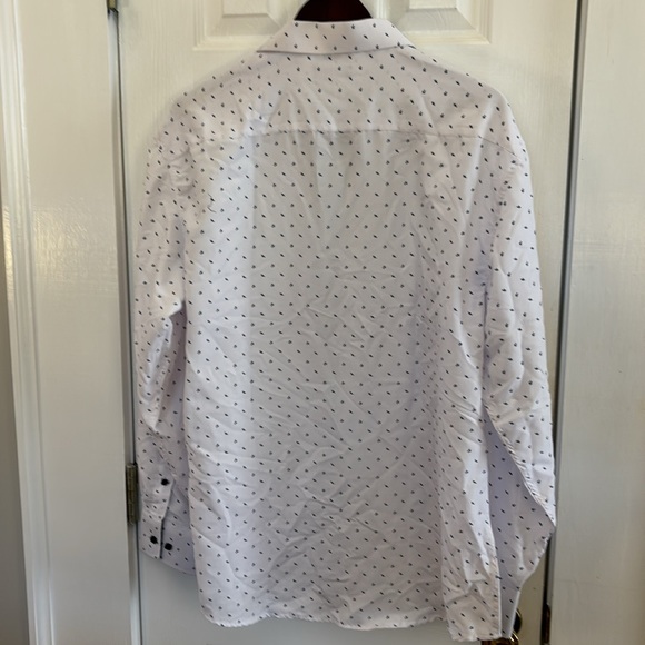 BC collections Men's White Patterned Shirt modern fit size XL/ Button down - Picture 9 of 9